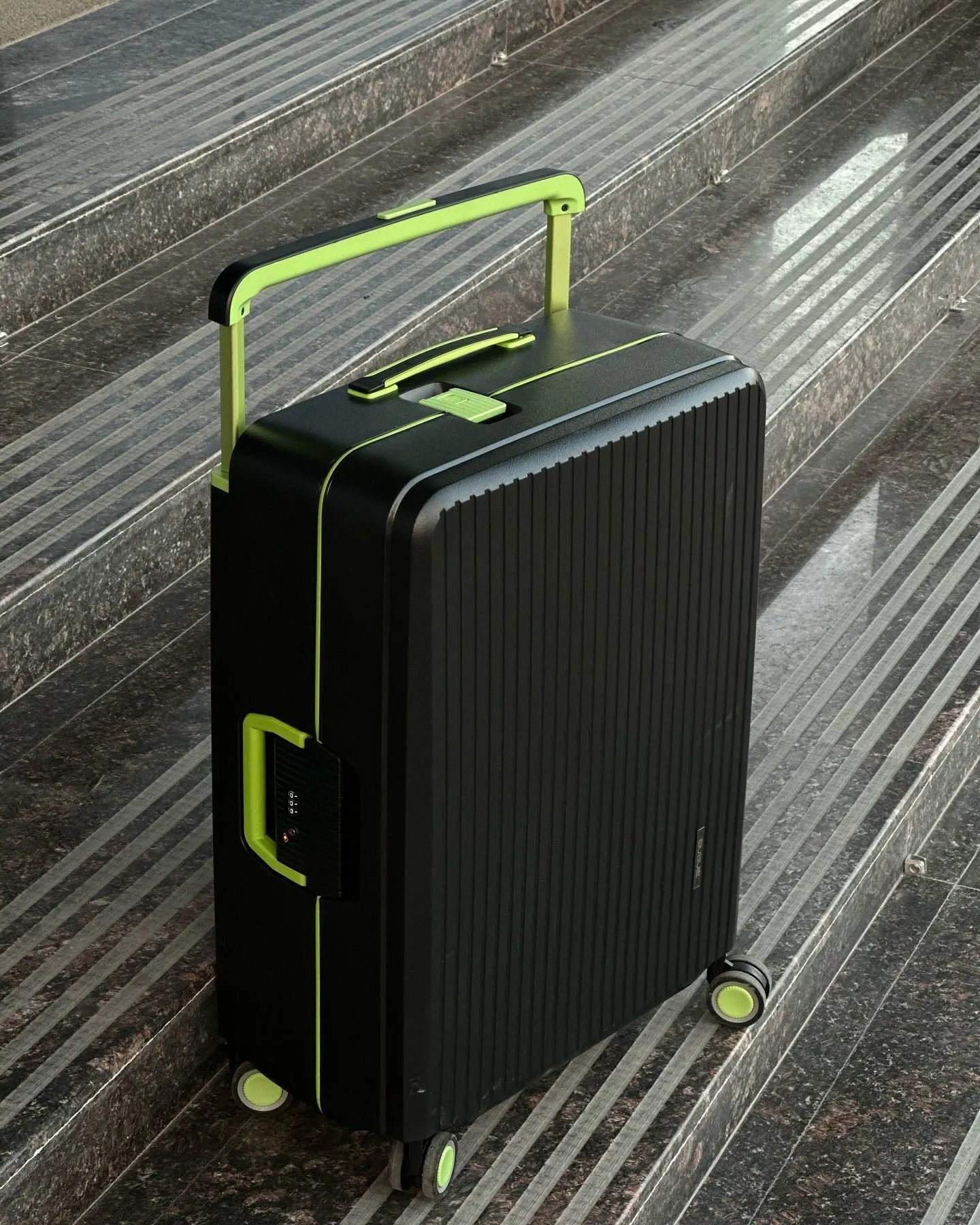 CO. Zipperless suitcase - ocxam